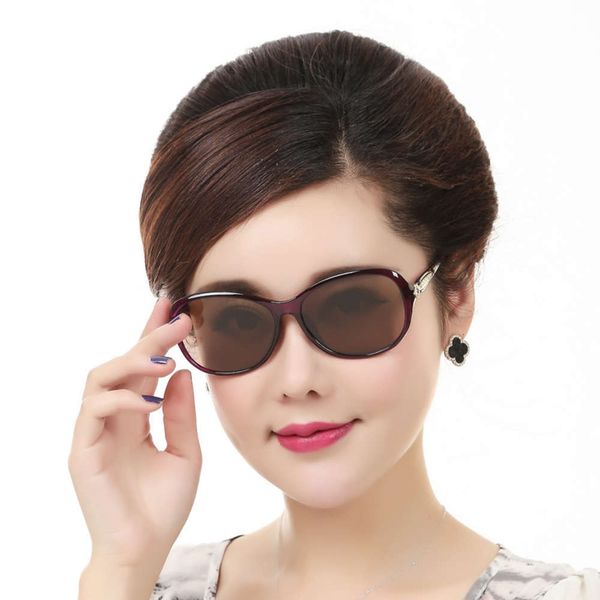 and crystal glasses women's sunglasses middle-aged old people's mothers big frame sunglasses sunshade synthetic stone glasses, White;black
and crystal glasses women's sunglasses middle-aged old people's mothers big frame sunglasses sunshade synthetic stone glasses, White;black