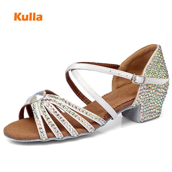new girls rhinestone latin dance shoes low heels 3.5cm soft sole children kids ballroom tango party dancing training shoes white 201017
new girls rhinestone latin dance shoes low heels 3.5cm soft sole children kids ballroom tango party dancing training shoes white 201017