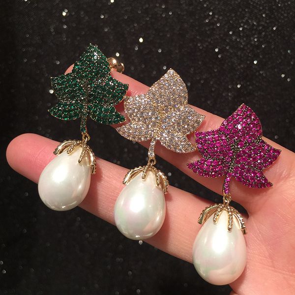 2021 new designer jewelry leaf earrings women's pearl pendant luxury micro inlaid zircon super flash temperament elegant exaggeration s, Golden
2021 new designer jewelry leaf earrings women's pearl pendant luxury micro inlaid zircon super flash temperament elegant exaggeration s, Golden