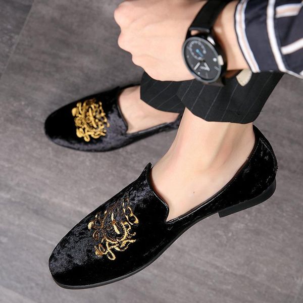 2020 wedding dress shoes casual men loafers new big size lazy peas shoes embroidery moccasins suede leather, Black
2020 wedding dress shoes casual men loafers new big size lazy peas shoes embroidery moccasins suede leather, Black