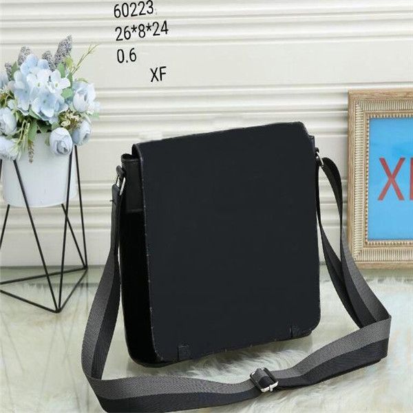 2020 district famous messenger bags classic handbag with dust bag school bookbag shoulder bag three color
2020 district famous messenger bags classic handbag with dust bag school bookbag shoulder bag three color