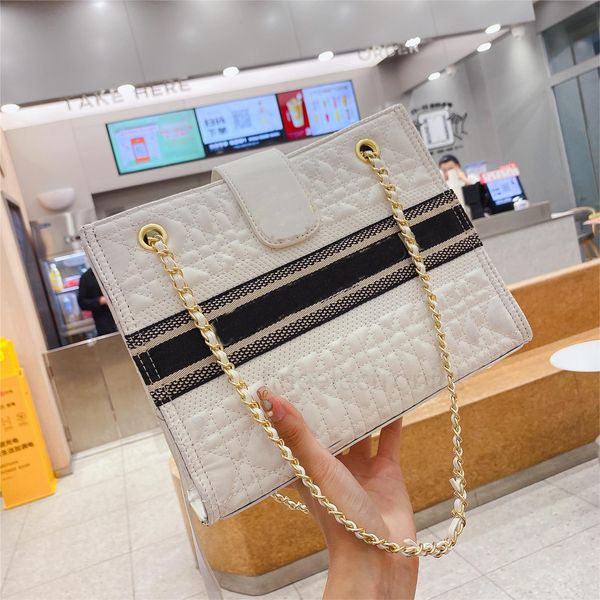 in 2022, we recommend you to buy fashionable female messenger bag with high luxury brand and affordable price bao0006
in 2022, we recommend you to buy fashionable female messenger bag with high luxury brand and affordable price bao0006