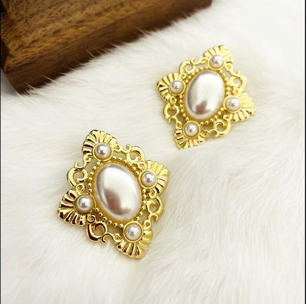 2020 new baroque style elegant palace retro golden diamond pearl earrings light luxury versatile 510, Golden;silver
2020 new baroque style elegant palace retro golden diamond pearl earrings light luxury versatile 510, Golden;silver