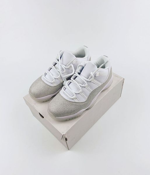 low 11 wmns metallic silver white vast grey men women basketball shoes good quality 11s jumpman ladies mens trainer sneakers ar0715-100, White;red
low 11 wmns metallic silver white vast grey men women basketball shoes good quality 11s jumpman ladies mens trainer sneakers ar0715-100, White;red