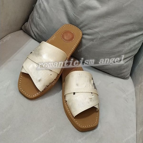 2021 beautiful ashion luxe womens design flip flop letter cotton fabric sandals summer beach flat slippers skateboard shoes high quality, Black;grey
2021 beautiful ashion luxe womens design flip flop letter cotton fabric sandals summer beach flat slippers skateboard shoes high quality, Black;grey