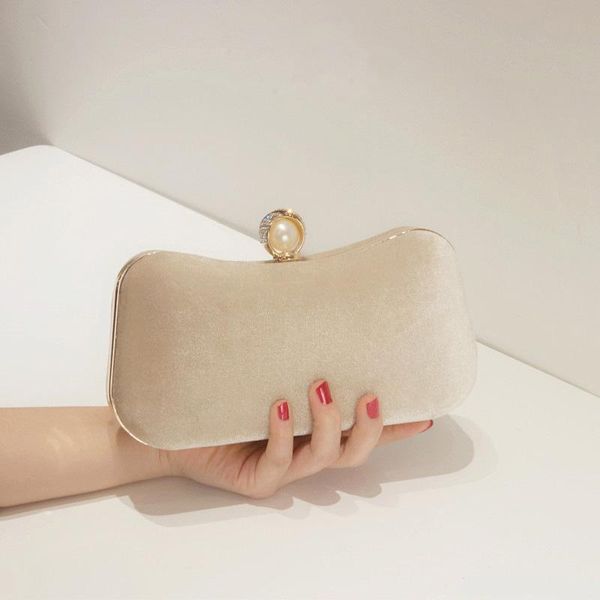 women's evening bag luxury velvet clutch bag clutch party wedding envelope handbag pearl single buckle shoulder crossbody
women's evening bag luxury velvet clutch bag clutch party wedding envelope handbag pearl single buckle shoulder crossbody