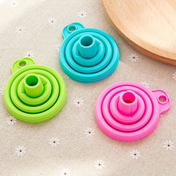 factory price collapsible food-grade foldable silicone household liquid mini powder transfer funnel 3 colors kitchen gad
factory price collapsible food-grade foldable silicone household liquid mini powder transfer funnel 3 colors kitchen gad
