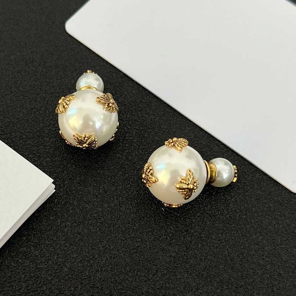 the new letter size pearl hoop are suitable for women bee earrings gifts white pearl love earrings fashion brand luxury jewelry, Golden;silver
the new letter size pearl hoop are suitable for women bee earrings gifts white pearl love earrings fashion brand luxury jewelry, Golden;silver