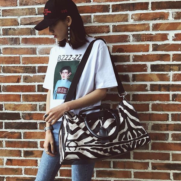 duffel bags 2021 fashion zebra pattetern travel large capacity women hand luggage bag big casual men crossbody bags1
duffel bags 2021 fashion zebra pattetern travel large capacity women hand luggage bag big casual men crossbody bags1