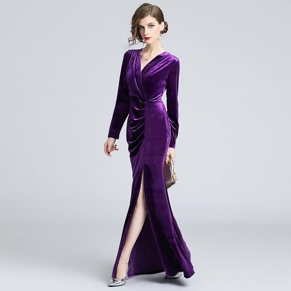 2020 runway dress winter evening party dresses red velvet dress women long sleeve vintage long maxi dresses vestido longo robe, Black;gray
2020 runway dress winter evening party dresses red velvet dress women long sleeve vintage long maxi dresses vestido longo robe, Black;gray