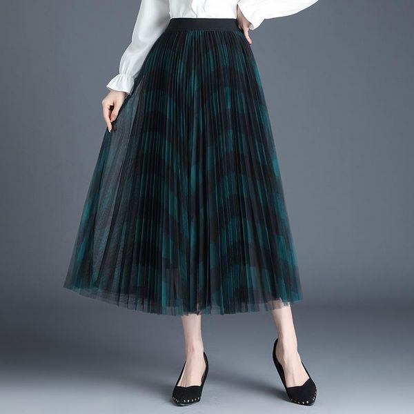 women vintage classic grid pattern plaid high waist a-line skirt fashion high waist pleated midi skirts, Black
women vintage classic grid pattern plaid high waist a-line skirt fashion high waist pleated midi skirts, Black