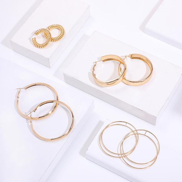 4 pairs simple gold color metal big hoop earring set fashion big circle statement earrings for women party jewelry korean 2020, Golden;silver
4 pairs simple gold color metal big hoop earring set fashion big circle statement earrings for women party jewelry korean 2020, Golden;silver