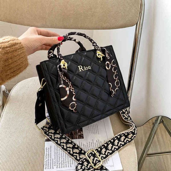 2022 factory outlet fashion lingge women's small new fashion versatile one shoulder messenger bag net red portable princess bag y8b2
2022 factory outlet fashion lingge women's small new fashion versatile one shoulder messenger bag net red portable princess bag y8b2