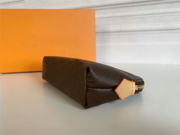 2021 makeup bag leather cosmetic bags clutch purse letter travel bag designer handbags print letter dhl free
2021 makeup bag leather cosmetic bags clutch purse letter travel bag designer handbags print letter dhl free