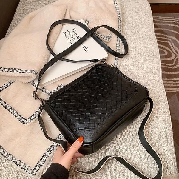 cross body 2021 winter ladies shoulder bag fashion casual messenger woven female middle luxury designer women's
cross body 2021 winter ladies shoulder bag fashion casual messenger woven female middle luxury designer women's