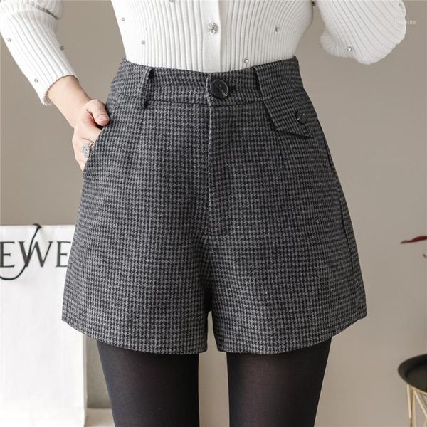 autumn winter new women plaid wool shorts female fashion high waist wide leg woolen shorts casual woman1, White;black
autumn winter new women plaid wool shorts female fashion high waist wide leg woolen shorts casual woman1, White;black