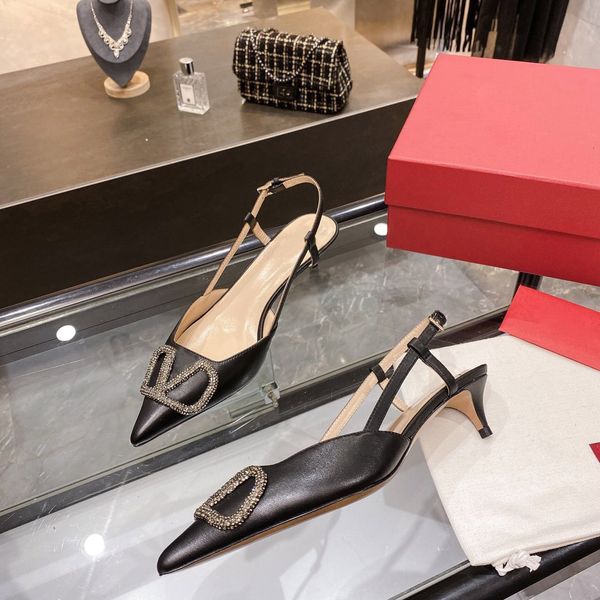 spring and summer 2020 new metal v-button hollow stiletto sandals leather pointed women's shoes, 4cm hollow single shoes with middle he, Black
spring and summer 2020 new metal v-button hollow stiletto sandals leather pointed women's shoes, 4cm hollow single shoes with middle he, Black