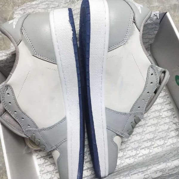 2020 luxury design dÃor frame low-cut gray stitching design high-end men's and women's casual sneakers 36-46 size ing, Black;red
2020 luxury design dÃor frame low-cut gray stitching design high-end men's and women's casual sneakers 36-46 size ing, Black;red