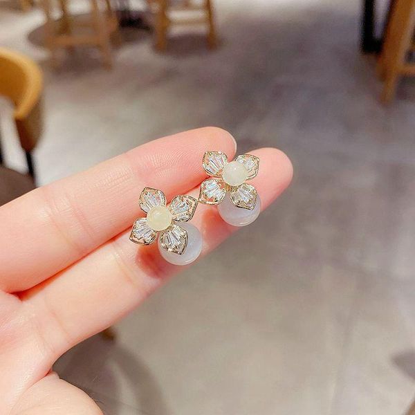 stud exquisite korean style flower earrings gold color cubic zirconia cat eye's stone for women, Golden;silver
stud exquisite korean style flower earrings gold color cubic zirconia cat eye's stone for women, Golden;silver