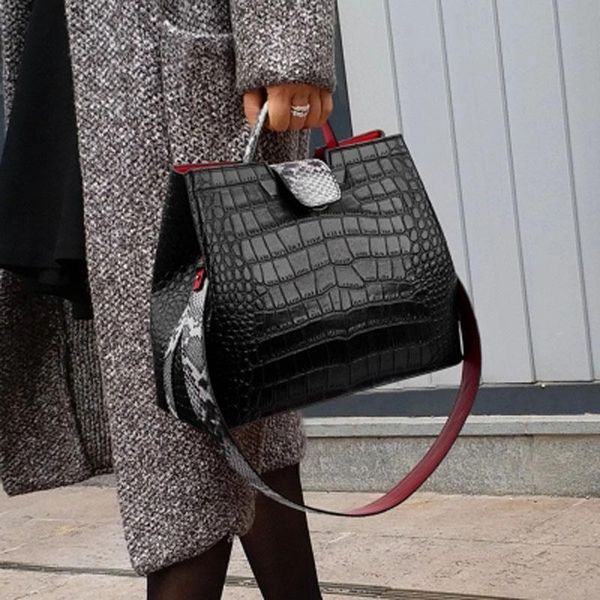мода высокого качества sexy boa шаблон тисненой кожа леди плечо crossbody сумка женщины конструктора коммуникатор totes сумка d175
мода высокого качества sexy boa шаблон тисненой кожа леди плечо crossbody сумка женщины конструктора коммуникатор totes сумка d175