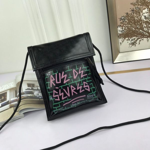 2021 new selling leather cord crossbody bag graffiti phone bag perfect shape fashion trend lady shoulder bag
2021 new selling leather cord crossbody bag graffiti phone bag perfect shape fashion trend lady shoulder bag