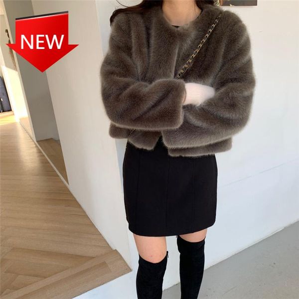 temperament fluffy faux fur coat winter thick short jacket 2021 autumn fashion jacket teddy coat women, Black
temperament fluffy faux fur coat winter thick short jacket 2021 autumn fashion jacket teddy coat women, Black