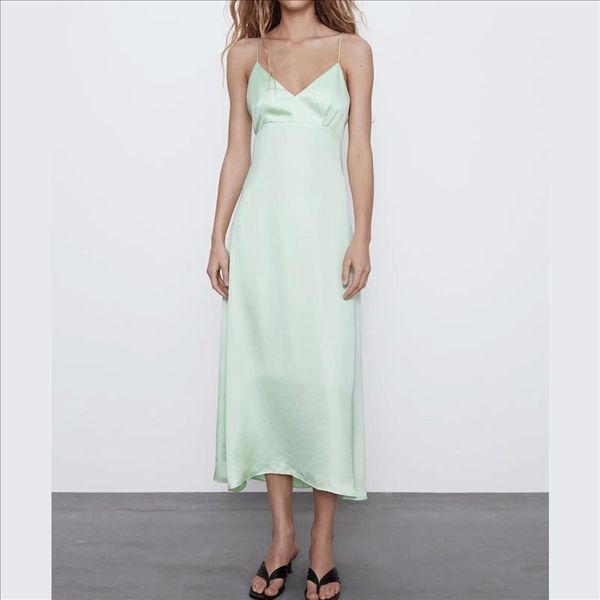 2020 new women summer light green v neck midi satin dress back cut out thin straps elastic female casual fashion elegant dresses, Black;gray
2020 new women summer light green v neck midi satin dress back cut out thin straps elastic female casual fashion elegant dresses, Black;gray