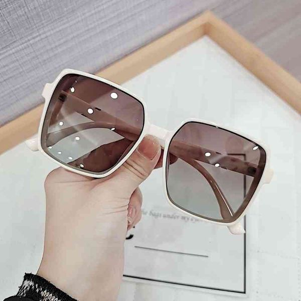 sunglasses 22 large frame fashion polarized light thin women's plain face women's small anti ultraviolet, White;black
sunglasses 22 large frame fashion polarized light thin women's plain face women's small anti ultraviolet, White;black