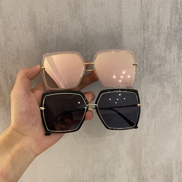 2020 new female korean fashion net red glasses anti uv star sunglasses original home, White;black
2020 new female korean fashion net red glasses anti uv star sunglasses original home, White;black