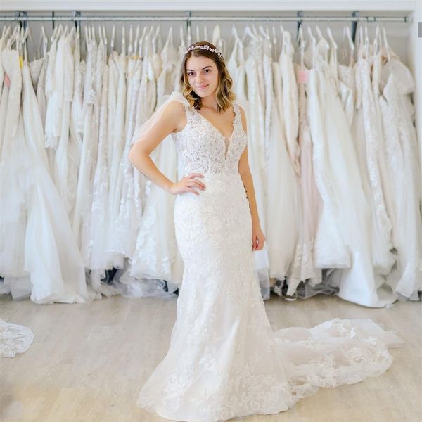 2021 charming lace wedding dresses v-neck tank lace appliques sequins beads backless sweep train bride gowns australia vestidos de noiva, White
2021 charming lace wedding dresses v-neck tank lace appliques sequins beads backless sweep train bride gowns australia vestidos de noiva, White