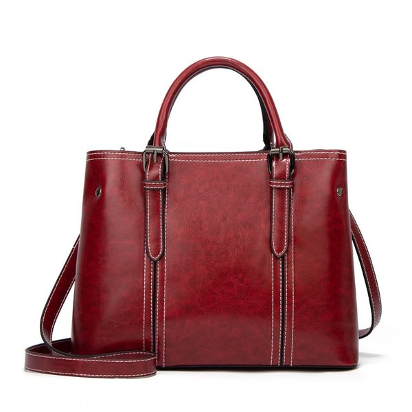 a small hand handnumber of autumn and winter 2019 new fashionable and versatile temperament large capacity atmospheric handbag messenger bag
a small hand handnumber of autumn and winter 2019 new fashionable and versatile temperament large capacity atmospheric handbag messenger bag