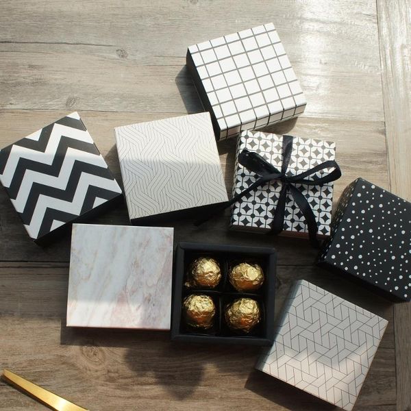 8.9*8.9*3.5cm black white classic mix style chocolate paper box 10 set valentine's day candy boxes diy handmade wedding use
8.9*8.9*3.5cm black white classic mix style chocolate paper box 10 set valentine's day candy boxes diy handmade wedding use