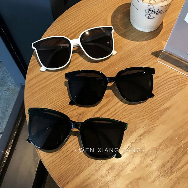 2019 new personalized fashion trend online star same style women with box big face and thin sunglasses for men, White;black
2019 new personalized fashion trend online star same style women with box big face and thin sunglasses for men, White;black