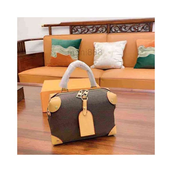 women classic crossbody bag with chain strap lady shoulder bags girl chest bag fashion rivet handbags
women classic crossbody bag with chain strap lady shoulder bags girl chest bag fashion rivet handbags