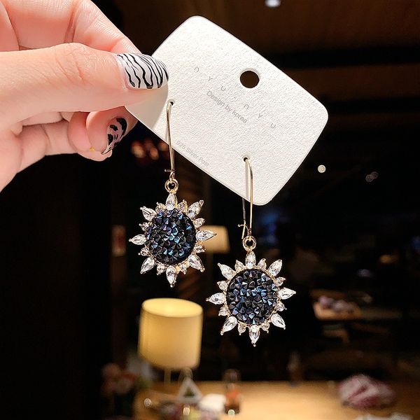 cold style sunflower vug earrings long fashion trending beautiful ear hook sunflower sense of quality wild earrings, Golden
cold style sunflower vug earrings long fashion trending beautiful ear hook sunflower sense of quality wild earrings, Golden