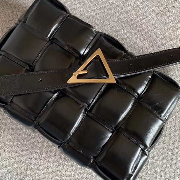 wholesale design purse calf leathrer black red green brown white 5colors for chosen fast delivery. contact me for detail
wholesale design purse calf leathrer black red green brown white 5colors for chosen fast delivery. contact me for detail
