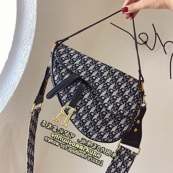 2022 new d family canvas saddle bag fashion wide shoulder belt messenger bag net red same portable
2022 new d family canvas saddle bag fashion wide shoulder belt messenger bag net red same portable