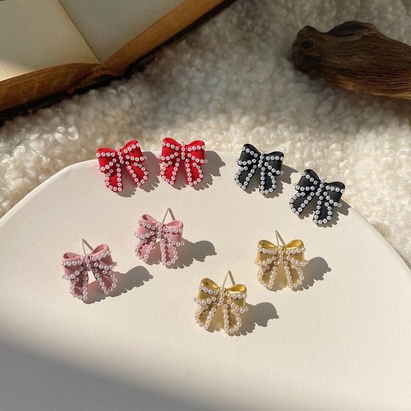 aomu french elegant coloful bowknot shape small imitation pearl sweet metal stud earrings for women party jewelry, Golden;silver
aomu french elegant coloful bowknot shape small imitation pearl sweet metal stud earrings for women party jewelry, Golden;silver