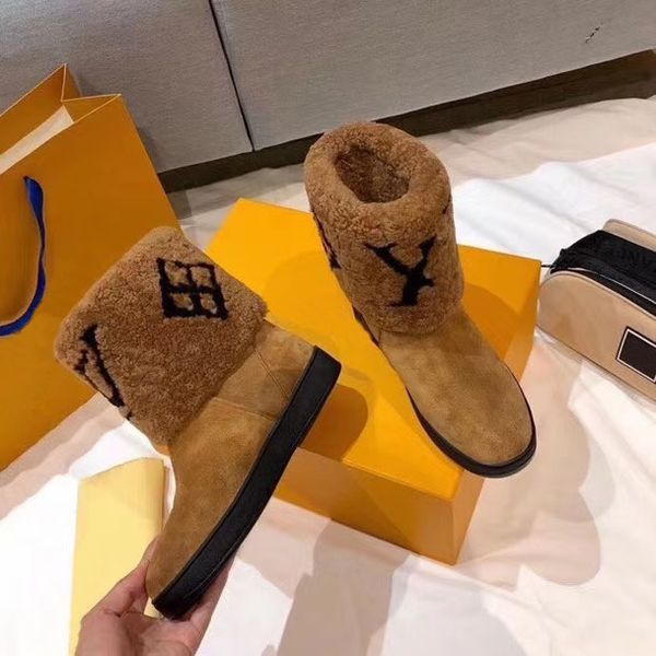 first class wool boots in europe and america new winter snow fashion sheepskin genuine fur integrated thermal boots leather flat bottom wom, Black
first class wool boots in europe and america new winter snow fashion sheepskin genuine fur integrated thermal boots leather flat bottom wom, Black