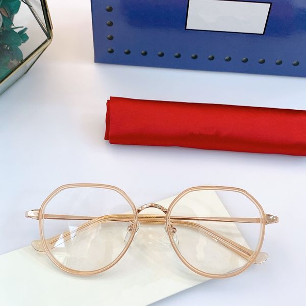 2021 spring and autumn new glasses 05580 classic style fashion temperament with men and women glasses titanium steel size 52*19*140
2021 spring and autumn new glasses 05580 classic style fashion temperament with men and women glasses titanium steel size 52*19*140