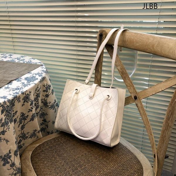 embroidered thread small bag women bag 2021 new trendy fashion one-shoulder underarm wild portable messenger
embroidered thread small bag women bag 2021 new trendy fashion one-shoulder underarm wild portable messenger