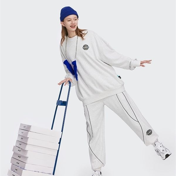 uiuc woman tracksuit spring style loose reflective hip hop sweatshirt set women and sweatpant two piece 220315, White
uiuc woman tracksuit spring style loose reflective hip hop sweatshirt set women and sweatpant two piece 220315, White