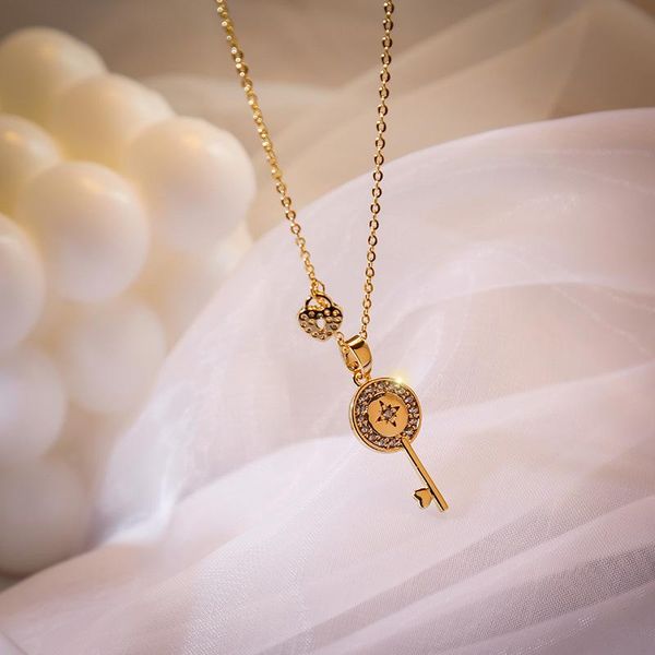 2020 new fashion elegant necklace female star normcore style clavicle chain sweet lovely key pendant necklace women, Golden;silver
2020 new fashion elegant necklace female star normcore style clavicle chain sweet lovely key pendant necklace women, Golden;silver