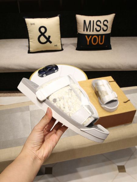 new slippers men fashion inluxe shoes slippers beach hip-hop street sandals outdoor slippers, Black;grey
new slippers men fashion inluxe shoes slippers beach hip-hop street sandals outdoor slippers, Black;grey