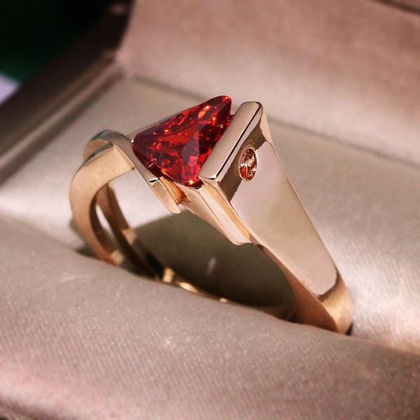 luxury female crystal red champagne stone ring fashion rose gold finger ring vintage party geometric rings for women, Golden;silver
luxury female crystal red champagne stone ring fashion rose gold finger ring vintage party geometric rings for women, Golden;silver