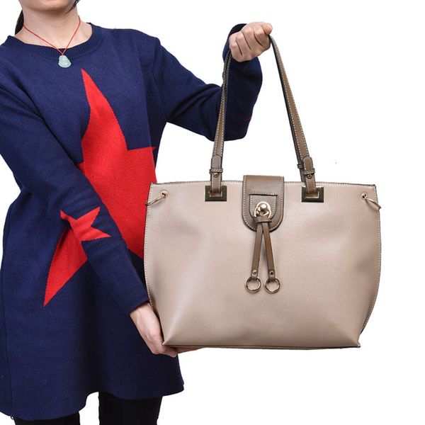 luxurys designers color contrast large capacity shell with buckle decoration handbag semi shaped single shoulder bag
luxurys designers color contrast large capacity shell with buckle decoration handbag semi shaped single shoulder bag