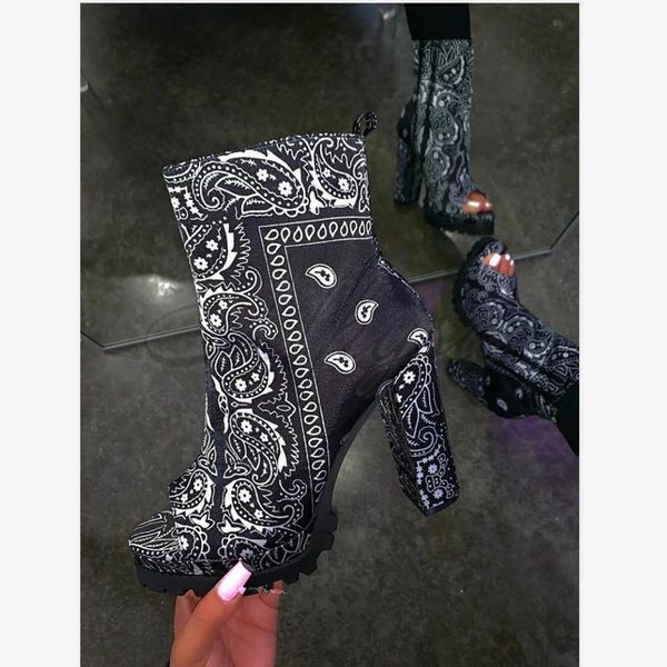 new fashion 2020 winter women totem printing casual boots women ankle boots zipper square heel fish mouth botas mujer, Black
new fashion 2020 winter women totem printing casual boots women ankle boots zipper square heel fish mouth botas mujer, Black