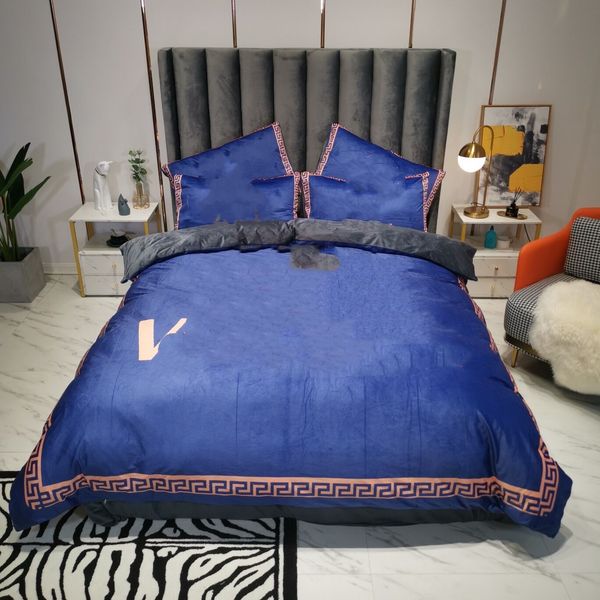 royal blue designer bedding sets duvet cover velvet fashion bed comforters sets cover 4 pcs pillow cases gold edge home decoration
royal blue designer bedding sets duvet cover velvet fashion bed comforters sets cover 4 pcs pillow cases gold edge home decoration