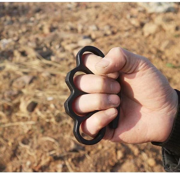 2021 new self defense weapon four finger tiger personal defense supplies girl's anti wolf device self defense ring broken window device
2021 new self defense weapon four finger tiger personal defense supplies girl's anti wolf device self defense ring broken window device