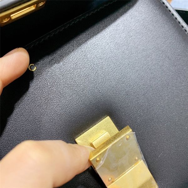 women handtofu bags pu leather composite tofu bags spliced collision color lady shoulder tofu bags buet#65010029
women handtofu bags pu leather composite tofu bags spliced collision color lady shoulder tofu bags buet#65010029
